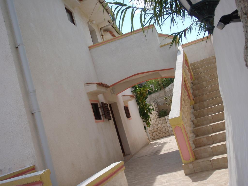Apartments Ariana باغ المظهر الخارجي الصورة